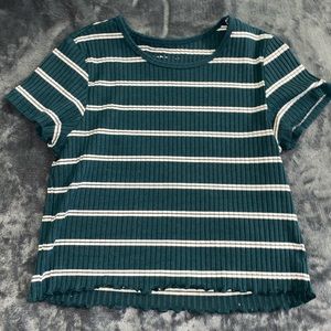 2019 American Eagle Cropped Lettuce Hem Shirt